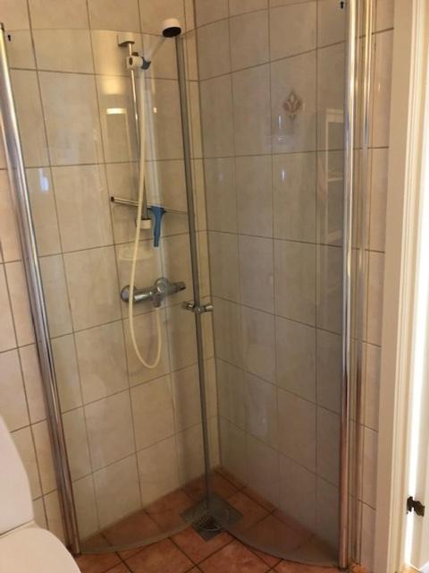 Koselig Nyoppusset 3 Roms Leilighet Med Egen Parkeringsplass I Rolige Omgivelse Naer Sjoen, 2 Mil Nord For Bergen Sentrum. Zewnętrze zdjęcie